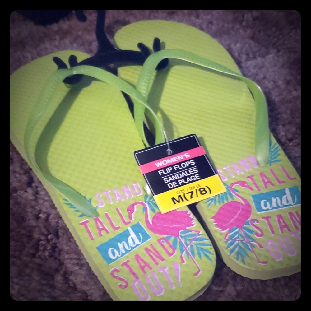Women's flip flops size 7/8